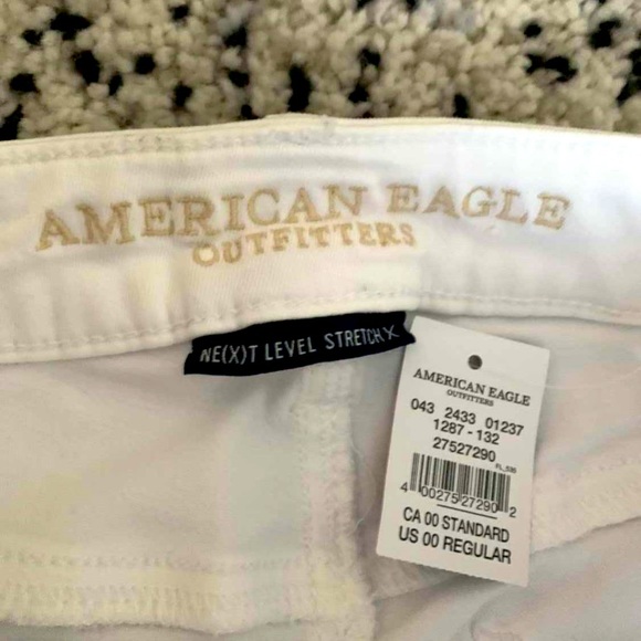 NWT - American Eagle Ripped White Jeans - Picture 3 of 3